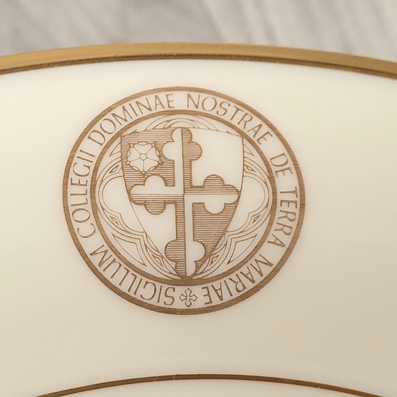 Lenox Plate College of Notre Dame of Maryland Gibson Hall Limited Edition 10.5" - Picture 6 of 8